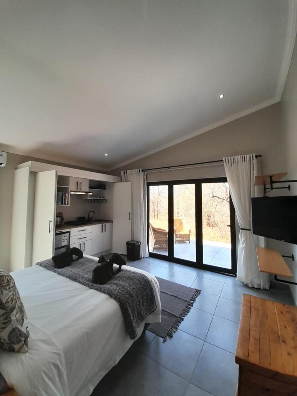 Chikunda Hayes Apartment Marloth Park